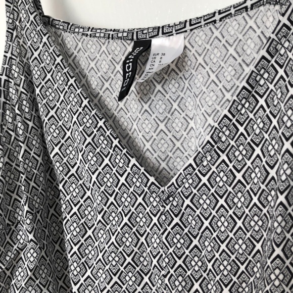 H&M Patterned Romper - Picture 3 of 3